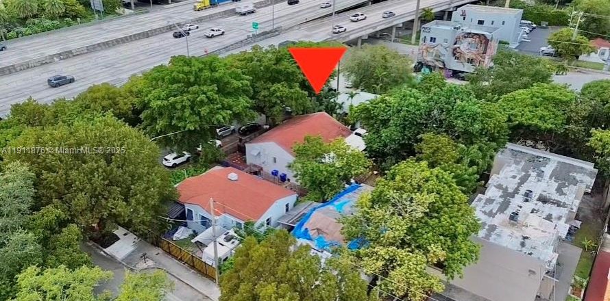 House in Miami, Florida 2 bedrooms, 131.83 sq.m. № 2015907