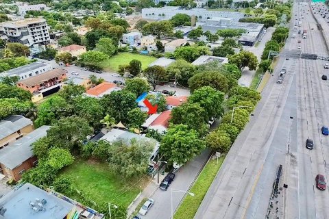 House in Miami, Florida 2 bedrooms, 131.83 sq.m. № 2015907 - photo 4