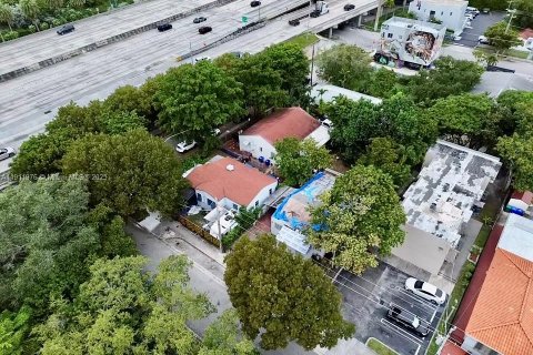 House in Miami, Florida 2 bedrooms, 131.83 sq.m. № 2015907 - photo 9