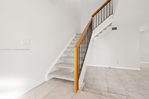 Townhouse in Pembroke Pines, Florida 3 bedrooms, 126.35 sq.m. № 1972504 - photo 12