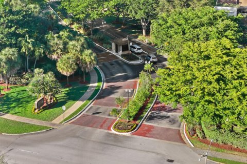 Townhouse in Pembroke Pines, Florida 3 bedrooms, 126.35 sq.m. № 1972504 - photo 3