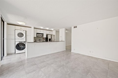 Townhouse in Pembroke Pines, Florida 3 bedrooms, 126.35 sq.m. № 1972504 - photo 14