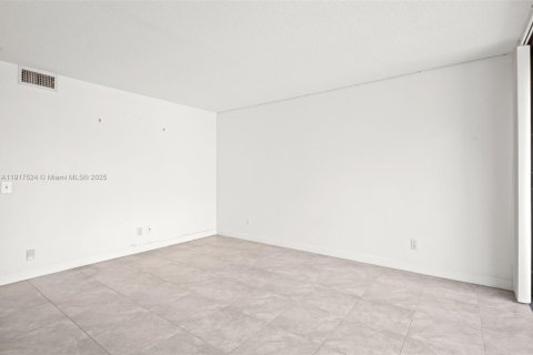 Townhouse in Pembroke Pines, Florida 3 bedrooms, 126.35 sq.m. № 1972504 - photo 15