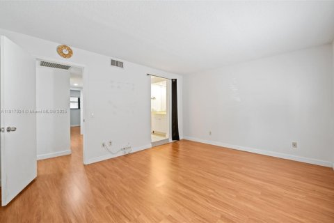 Townhouse in Pembroke Pines, Florida 3 bedrooms, 126.35 sq.m. № 1972504 - photo 19