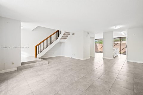 Townhouse in Pembroke Pines, Florida 3 bedrooms, 126.35 sq.m. № 1972504 - photo 9