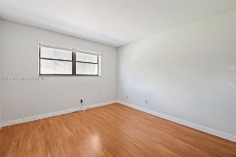 Townhouse in Pembroke Pines, Florida 3 bedrooms, 126.35 sq.m. № 1972504 - photo 26