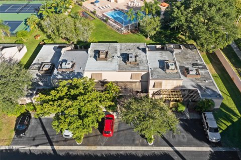 Townhouse in Pembroke Pines, Florida 3 bedrooms, 126.35 sq.m. № 1972504 - photo 4