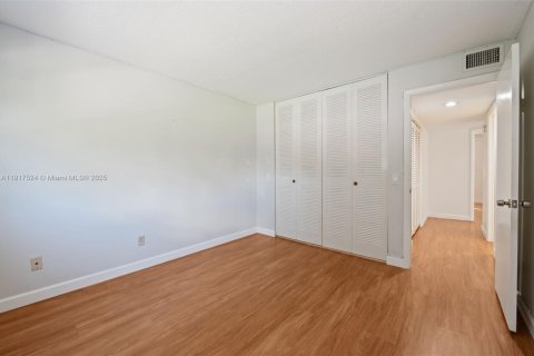 Townhouse in Pembroke Pines, Florida 3 bedrooms, 126.35 sq.m. № 1972504 - photo 25