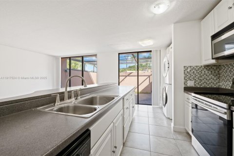 Townhouse in Pembroke Pines, Florida 3 bedrooms, 126.35 sq.m. № 1972504 - photo 18