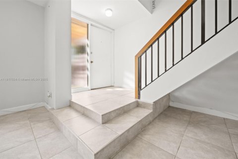 Townhouse in Pembroke Pines, Florida 3 bedrooms, 126.35 sq.m. № 1972504 - photo 11