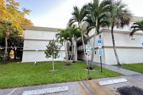 Condominio en Sunrise, Florida, 2 dormitorios № 2054866