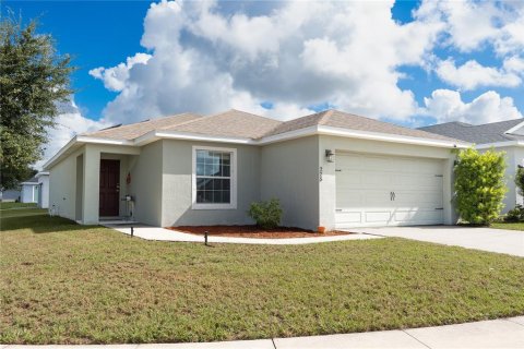 House in Haines City, Florida 3 bedrooms, 122.63 sq.m. № 2347856 - photo 3