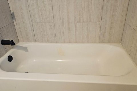 House in Orlando, Florida 3 bedrooms, 113.81 sq.m. № 1838811 - photo 27