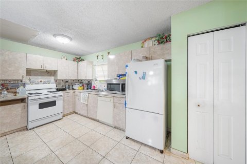 Купить виллу или дом в Лейк-Уорт, Флорида 3 спальни, 146.04м2, № 1955809 - фото 11