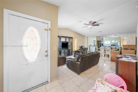 Купить виллу или дом в Лейк-Уорт, Флорида 3 спальни, 146.04м2, № 1955809 - фото 6