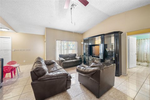 Купить виллу или дом в Лейк-Уорт, Флорида 3 спальни, 146.04м2, № 1955809 - фото 7