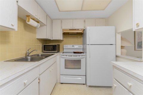 Condo in Englewood, Florida, 1 bedroom  № 1342331 - photo 12