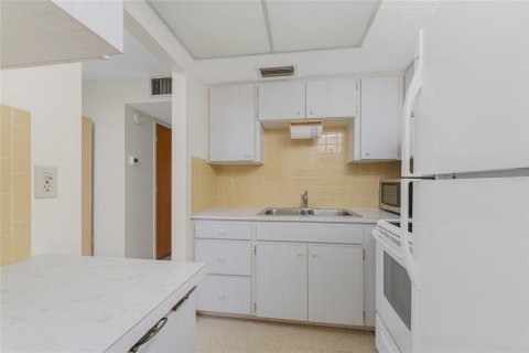 Condo in Englewood, Florida, 1 bedroom  № 1342331 - photo 13