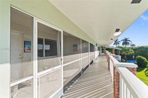Copropriété à vendre à Pompano Beach, Floride: 2 chambres, 102.19 m2 № 2152762 - photo 1