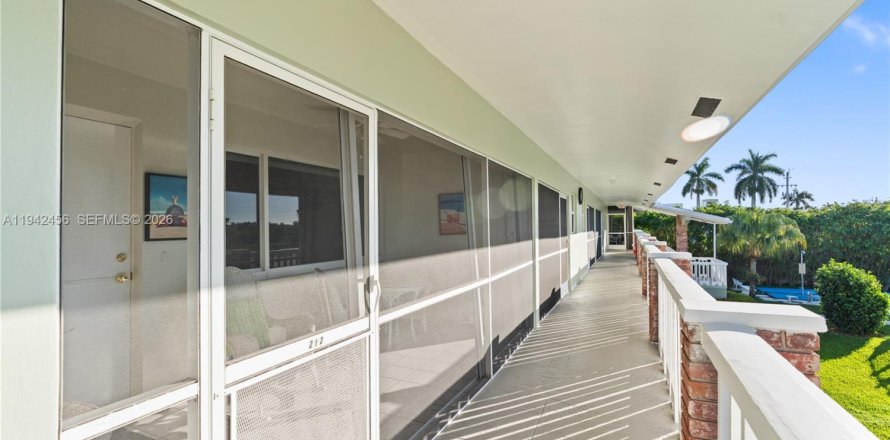 Condo à Pompano Beach, Floride, 2 chambres  № 2152762