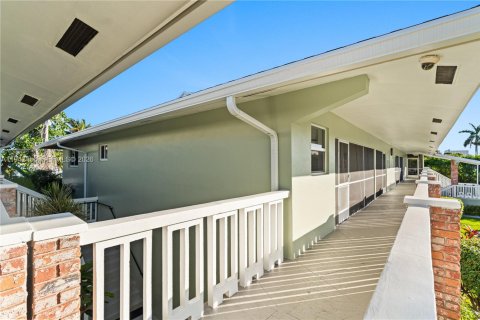 Copropriété à vendre à Pompano Beach, Floride: 2 chambres, 102.19 m2 № 2152762 - photo 2