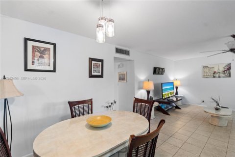 Copropriété à vendre à Pompano Beach, Floride: 2 chambres, 102.19 m2 № 2152762 - photo 21
