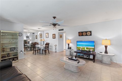 Copropriété à vendre à Pompano Beach, Floride: 2 chambres, 102.19 m2 № 2152762 - photo 25