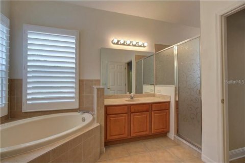 Casa en alquiler en Tampa, Florida, 5 dormitorios, 291.25 m2 № 1883995 - foto 28
