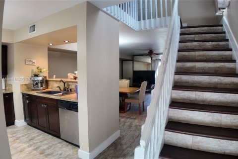 Townhouse in Pembroke Pines, Florida 3 bedrooms, 122.26 sq.m. № 1977396 - photo 19