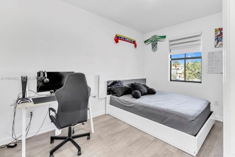 Townhouse in Doral, Florida 4 bedrooms, 165.64 sq.m. № 2011037 - photo 24