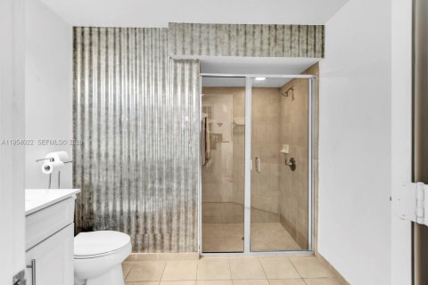 Townhouse in Doral, Florida 4 bedrooms, 165.64 sq.m. № 2011037 - photo 13