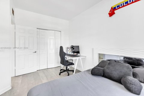 Townhouse in Doral, Florida 4 bedrooms, 165.64 sq.m. № 2011037 - photo 26