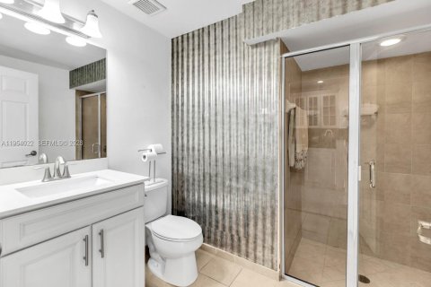 Townhouse in Doral, Florida 4 bedrooms, 165.64 sq.m. № 2011037 - photo 14