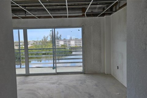 Commercial property in Englewood, Florida 108.14 sq.m. № 2206503 - photo 14