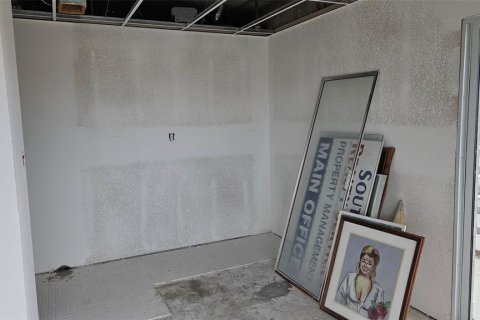 Commercial property in Englewood, Florida 108.14 sq.m. № 2206503 - photo 20
