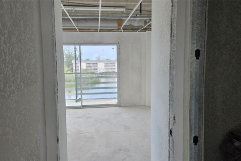 Commercial property in Englewood, Florida 108.14 sq.m. № 2206503 - photo 13