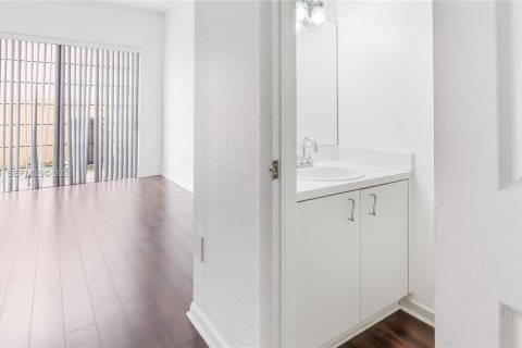 Touwnhouse à louer à Miami, Floride: 3 chambres, 159.05 m2 № 2020902 - photo 15