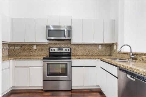 Touwnhouse à louer à Miami, Floride: 3 chambres, 159.05 m2 № 2020902 - photo 6