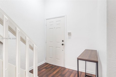 Touwnhouse à louer à Miami, Floride: 3 chambres, 159.05 m2 № 2020902 - photo 4