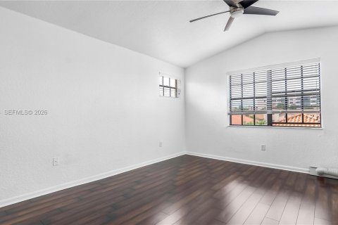 Touwnhouse à louer à Miami, Floride: 3 chambres, 159.05 m2 № 2020902 - photo 27