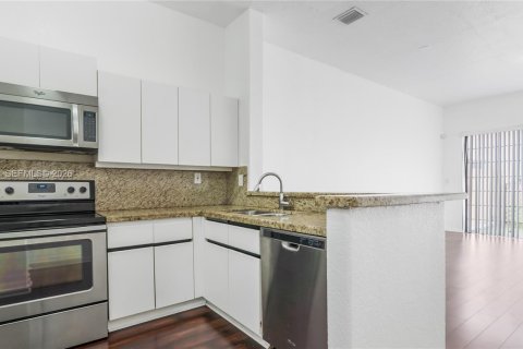 Touwnhouse à louer à Miami, Floride: 3 chambres, 159.05 m2 № 2020902 - photo 7