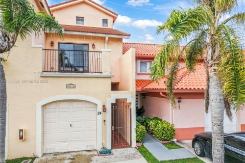 Touwnhouse à louer à Miami, Floride: 3 chambres, 159.05 m2 № 2020902 - photo 2