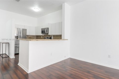 Touwnhouse à louer à Miami, Floride: 3 chambres, 159.05 m2 № 2020902 - photo 14