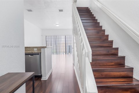 Touwnhouse à louer à Miami, Floride: 3 chambres, 159.05 m2 № 2020902 - photo 5