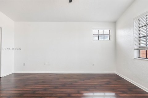 Touwnhouse à louer à Miami, Floride: 3 chambres, 159.05 m2 № 2020902 - photo 28