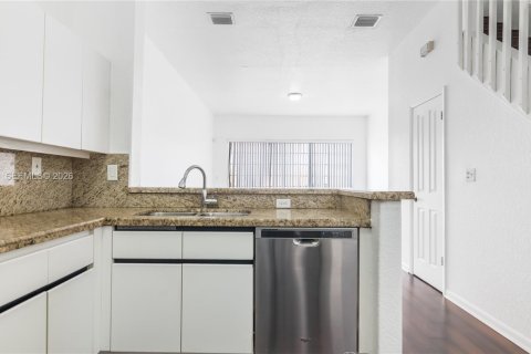 Touwnhouse à louer à Miami, Floride: 3 chambres, 159.05 m2 № 2020902 - photo 9