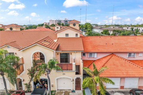 Touwnhouse à louer à Miami, Floride: 3 chambres, 159.05 m2 № 2020902 - photo 3