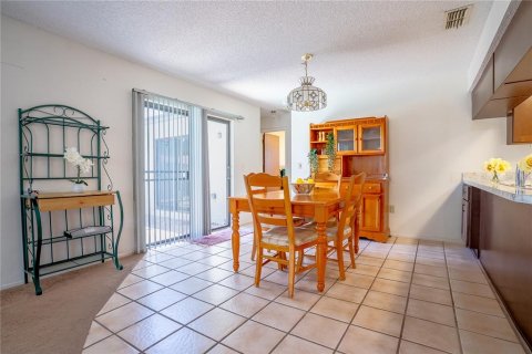 House in Port Richey, Florida 3 bedrooms, 122.63 sq.m. № 2238159 - photo 7