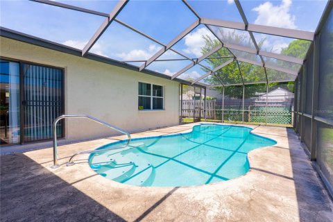 House in Port Richey, Florida 3 bedrooms, 122.63 sq.m. № 2238159 - photo 23