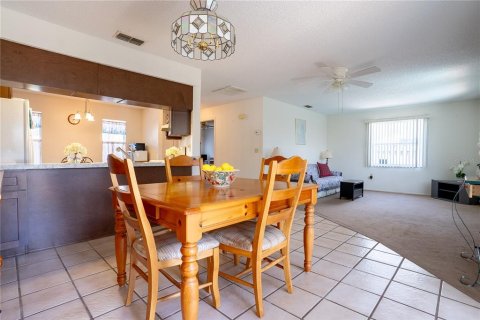 House in Port Richey, Florida 3 bedrooms, 122.63 sq.m. № 2238159 - photo 13